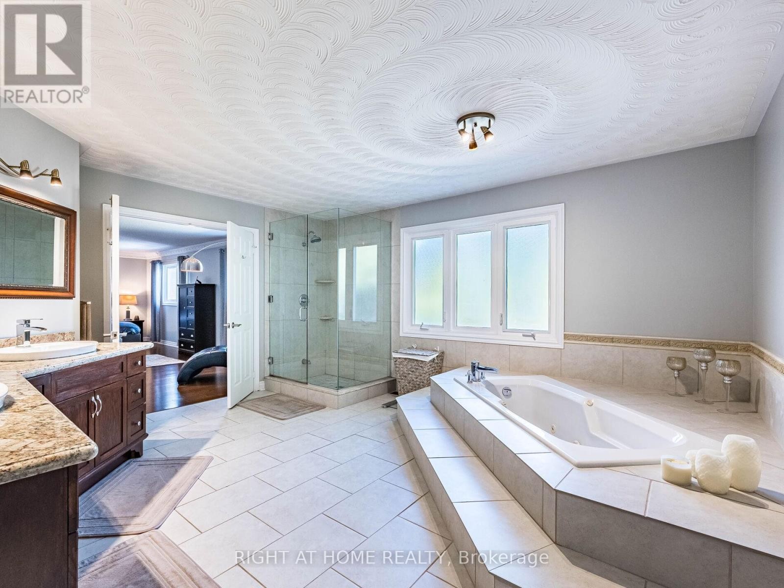 












1477 BALLANTRAE DRIVE

,
Mississauga (East Credit),




Ontario
L5M3N6

