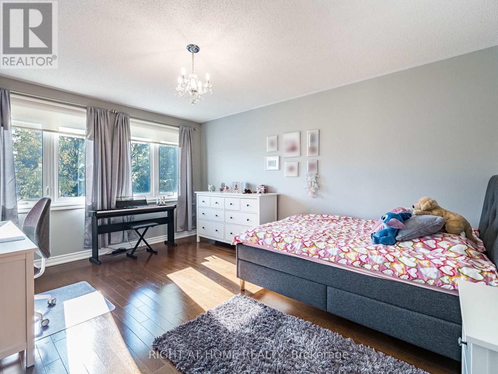 












1477 BALLANTRAE DRIVE

,
Mississauga (East Credit),




Ontario
L5M3N6

