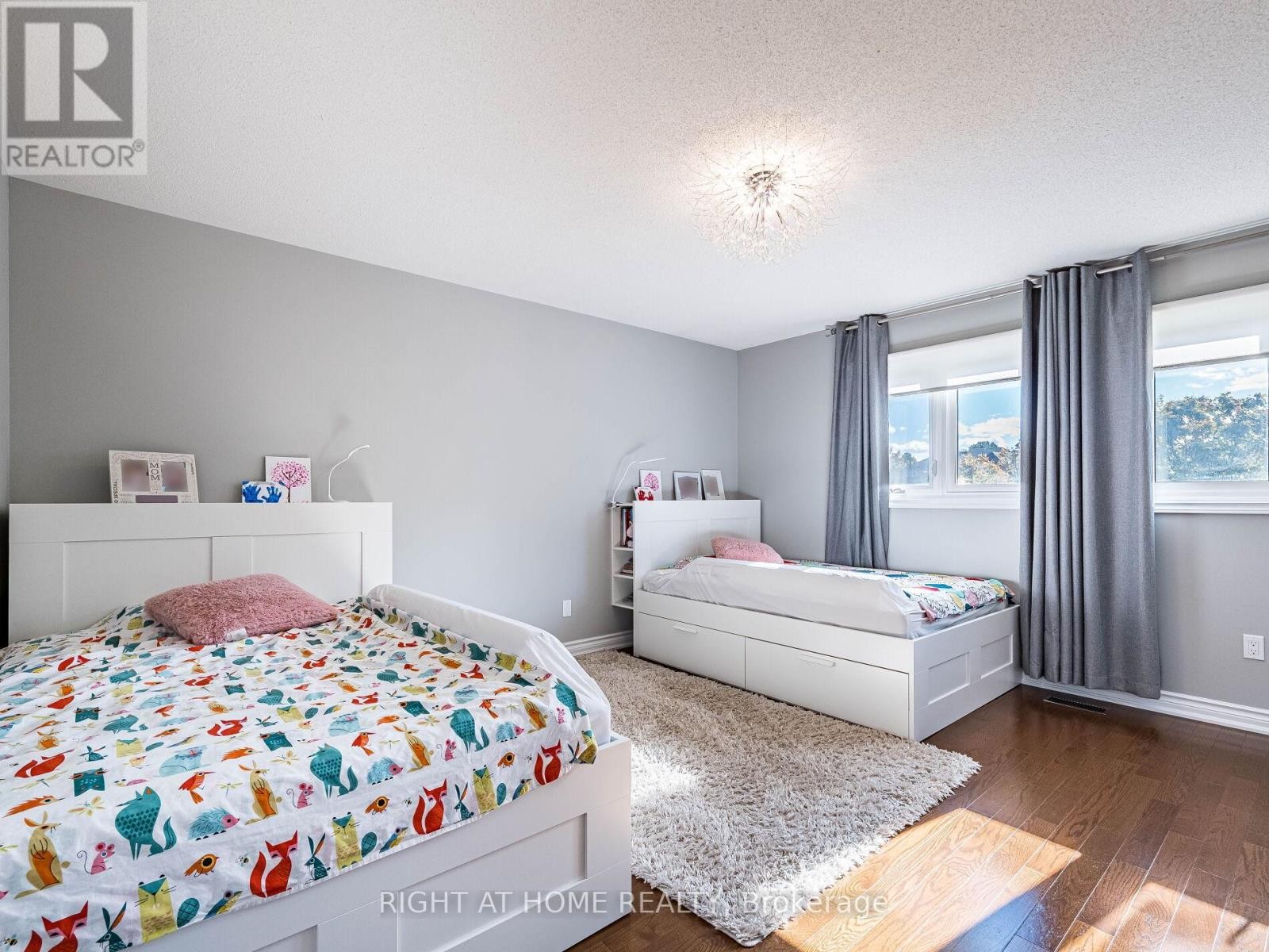 












1477 BALLANTRAE DRIVE

,
Mississauga (East Credit),




Ontario
L5M3N6

