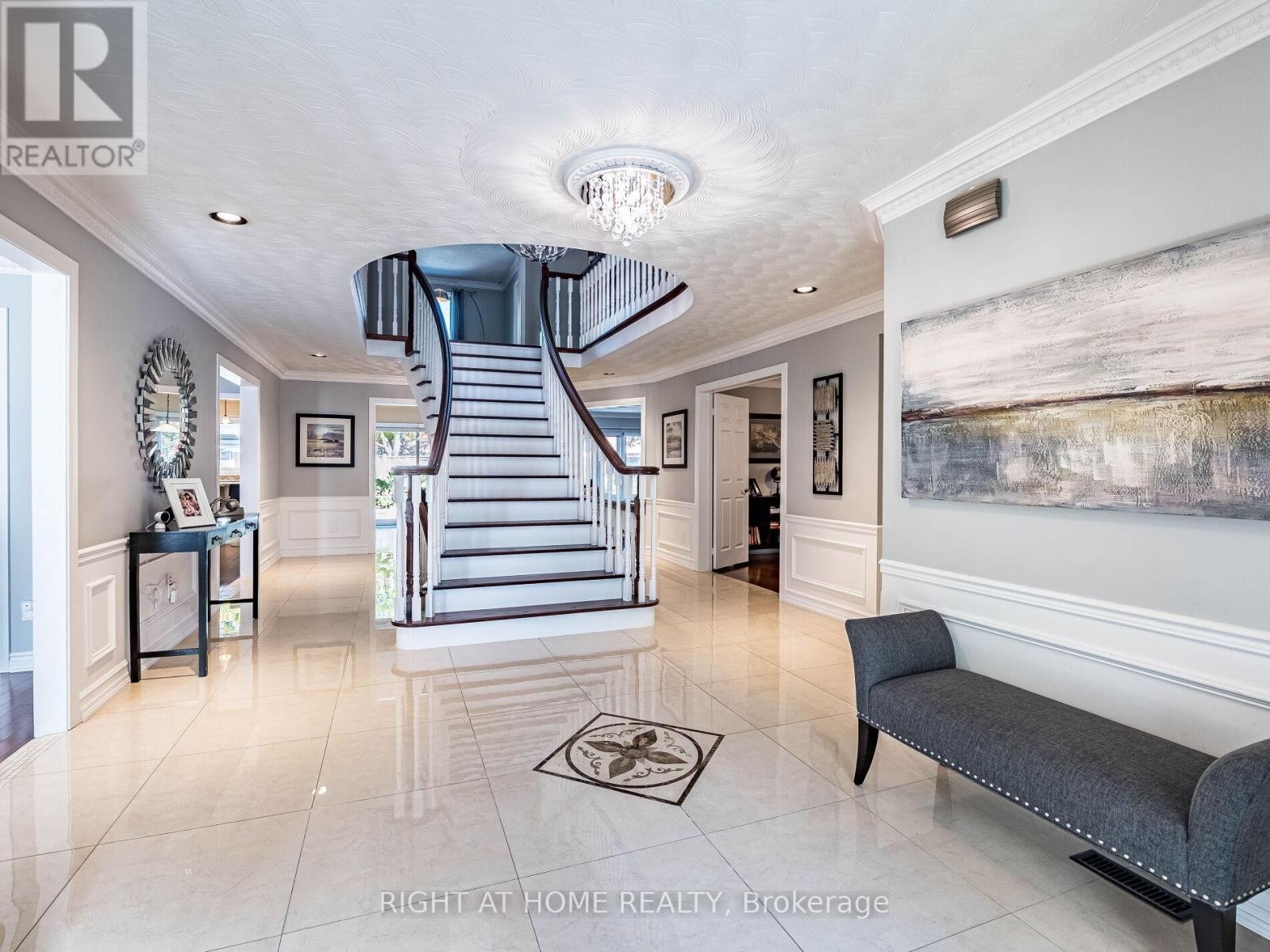 












1477 BALLANTRAE DRIVE

,
Mississauga (East Credit),




Ontario
L5M3N6

