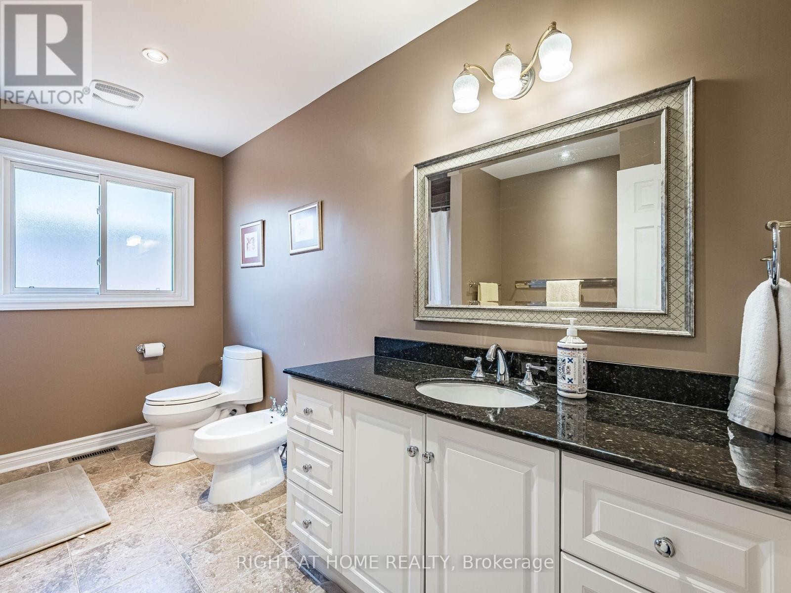 












1477 BALLANTRAE DRIVE

,
Mississauga (East Credit),




Ontario
L5M3N6


