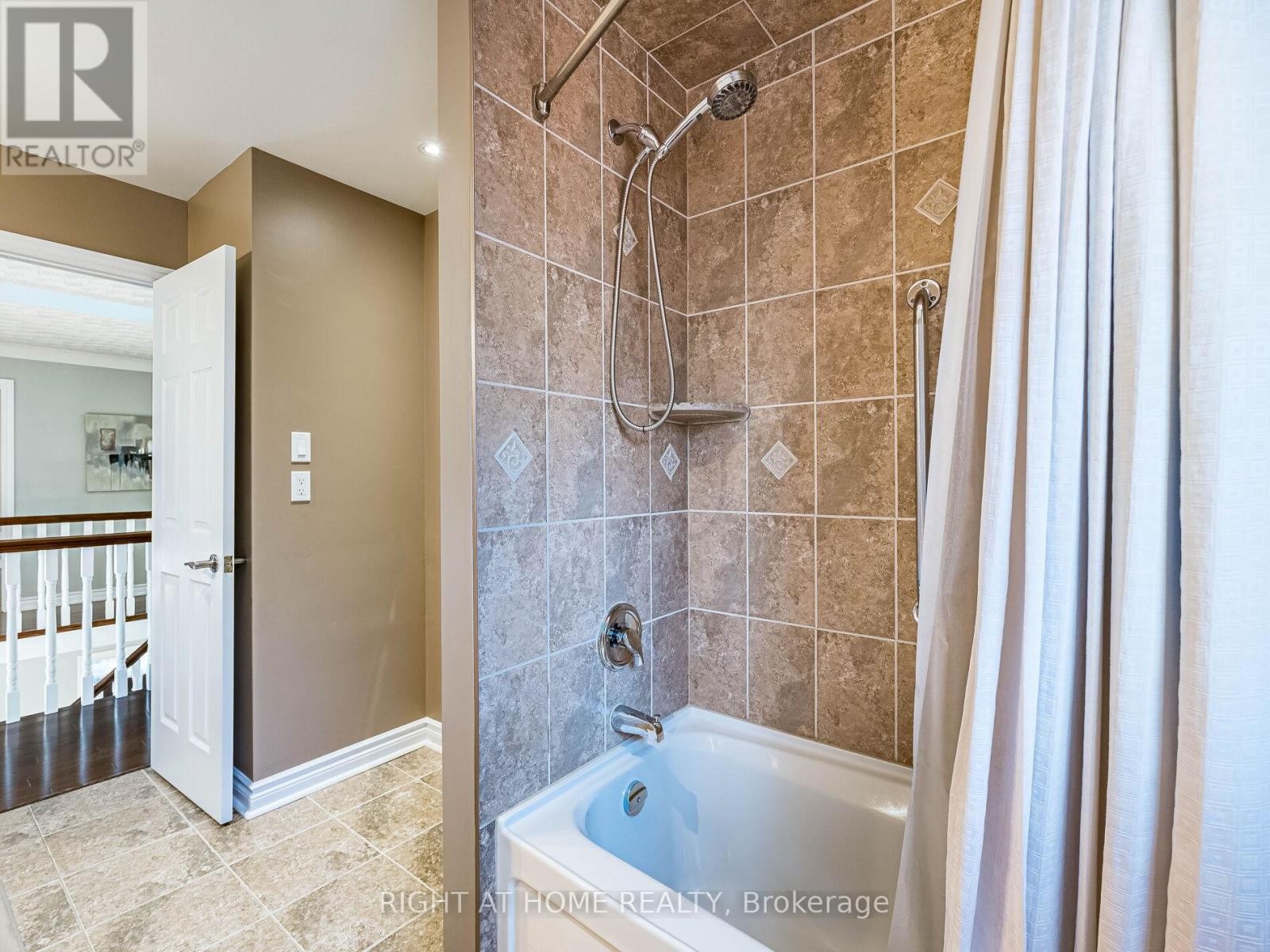 












1477 BALLANTRAE DRIVE

,
Mississauga (East Credit),




Ontario
L5M3N6

