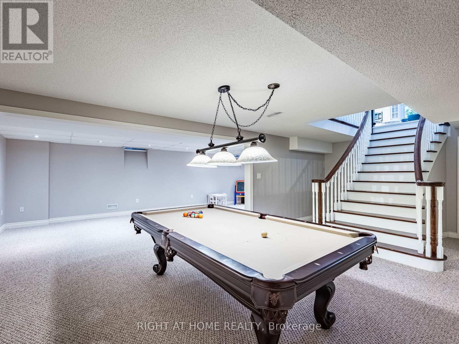 












1477 BALLANTRAE DRIVE

,
Mississauga (East Credit),




Ontario
L5M3N6

