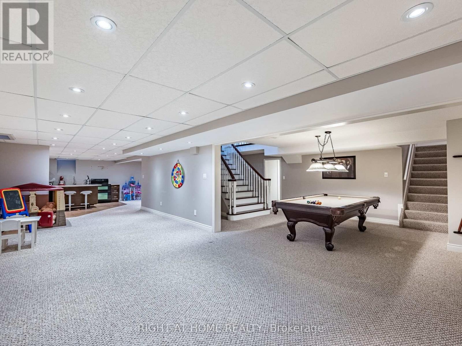 












1477 BALLANTRAE DRIVE

,
Mississauga (East Credit),




Ontario
L5M3N6

