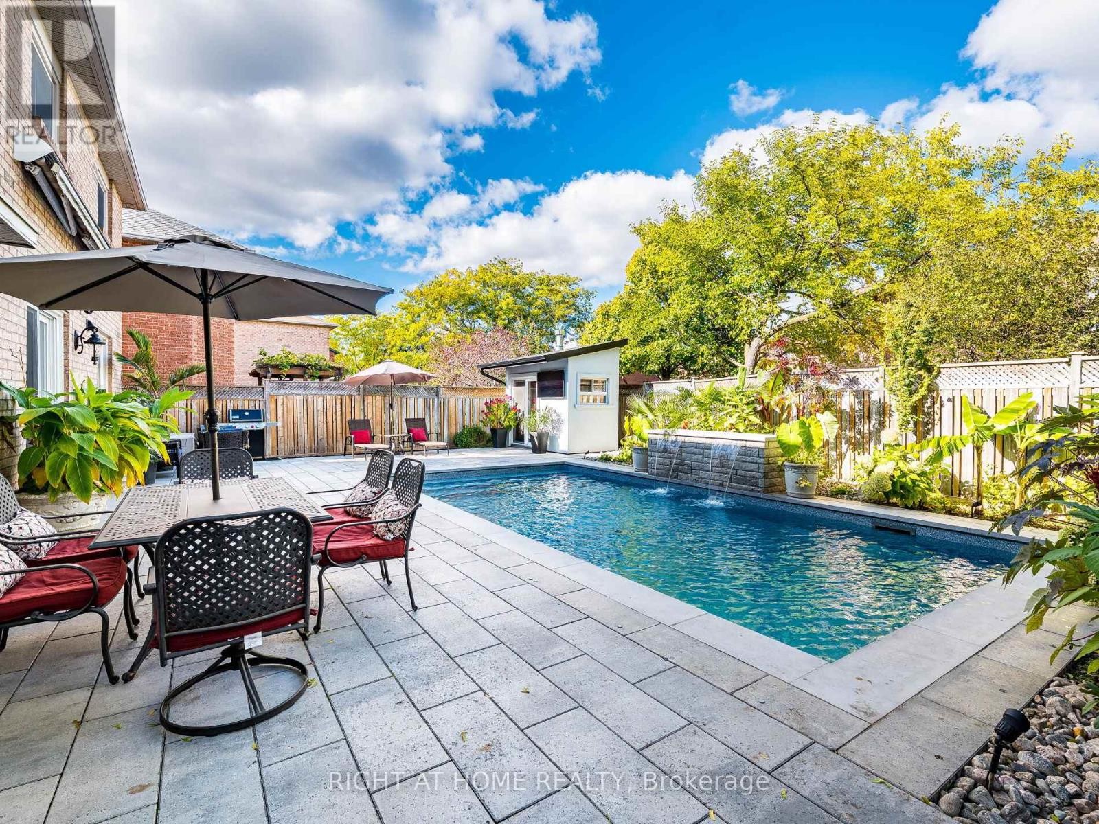 












1477 BALLANTRAE DRIVE

,
Mississauga (East Credit),




Ontario
L5M3N6

