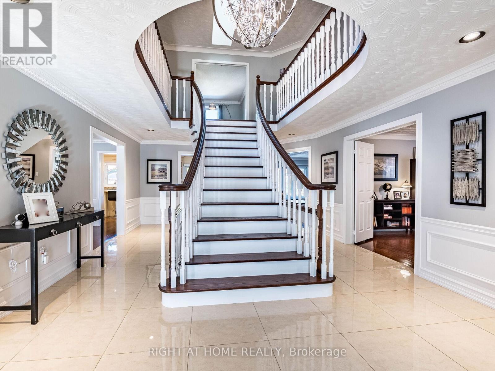 












1477 BALLANTRAE DRIVE

,
Mississauga (East Credit),




Ontario
L5M3N6

