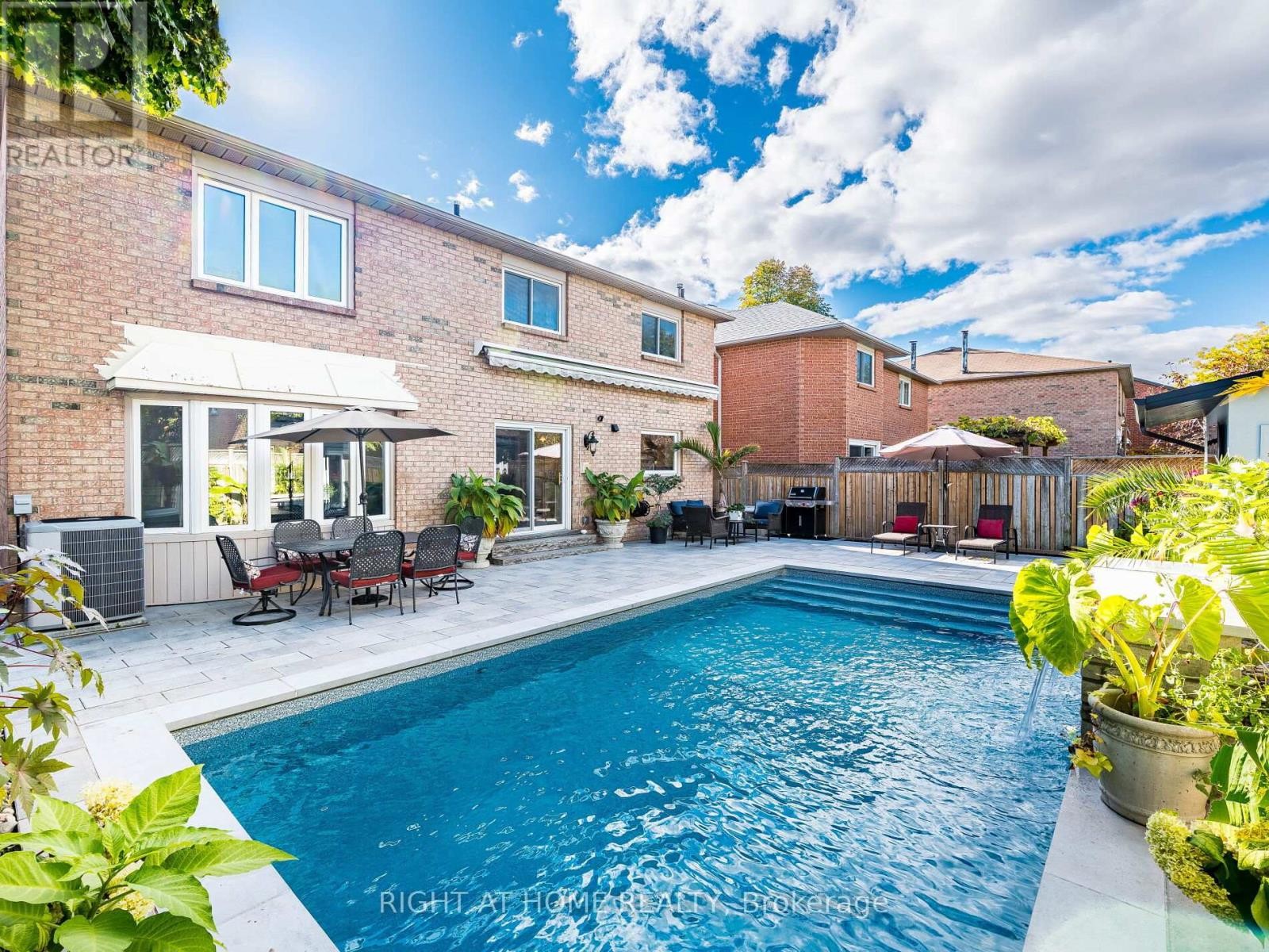 












1477 BALLANTRAE DRIVE

,
Mississauga (East Credit),




Ontario
L5M3N6

