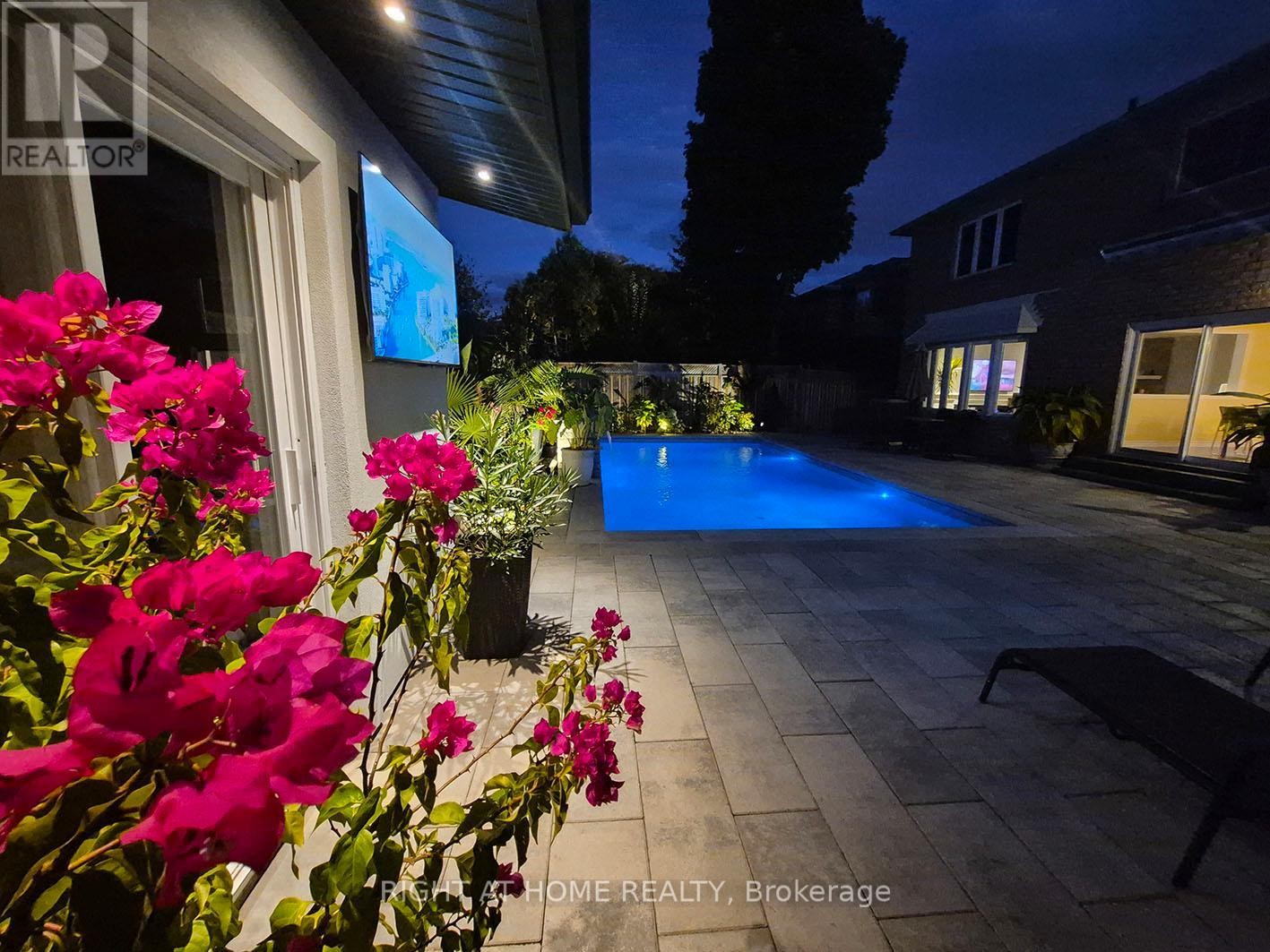












1477 BALLANTRAE DRIVE

,
Mississauga (East Credit),




Ontario
L5M3N6

