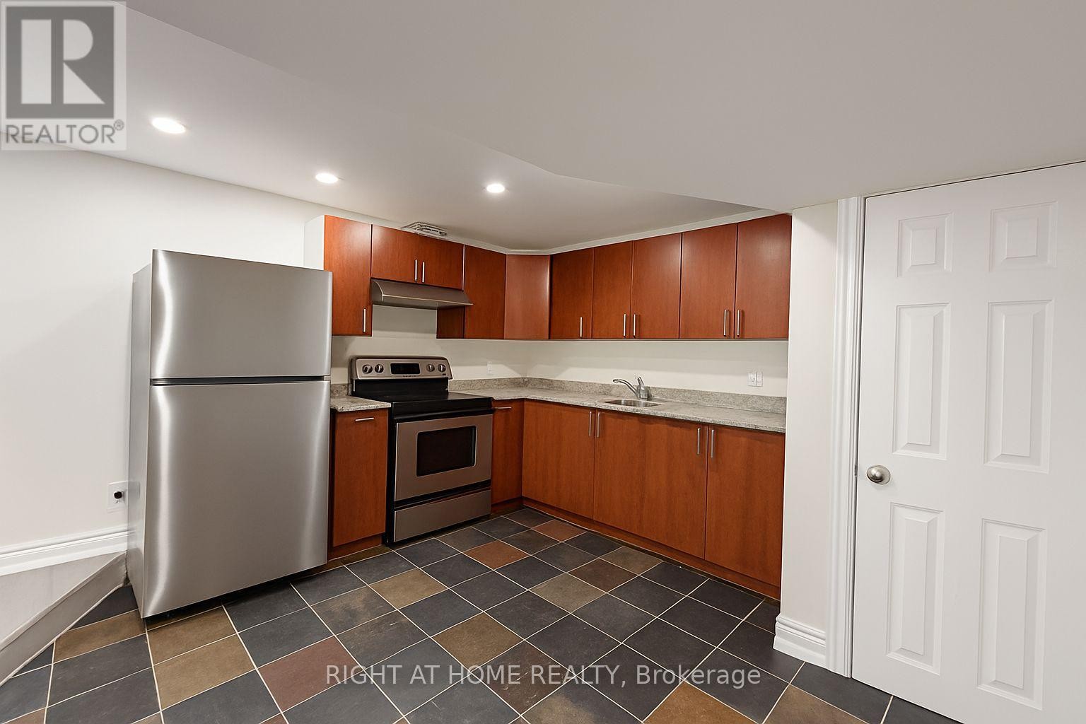 












1584 STEVENSON ACRES

,
Milton (BE Beaty),




Ontario
L9T5Z4

