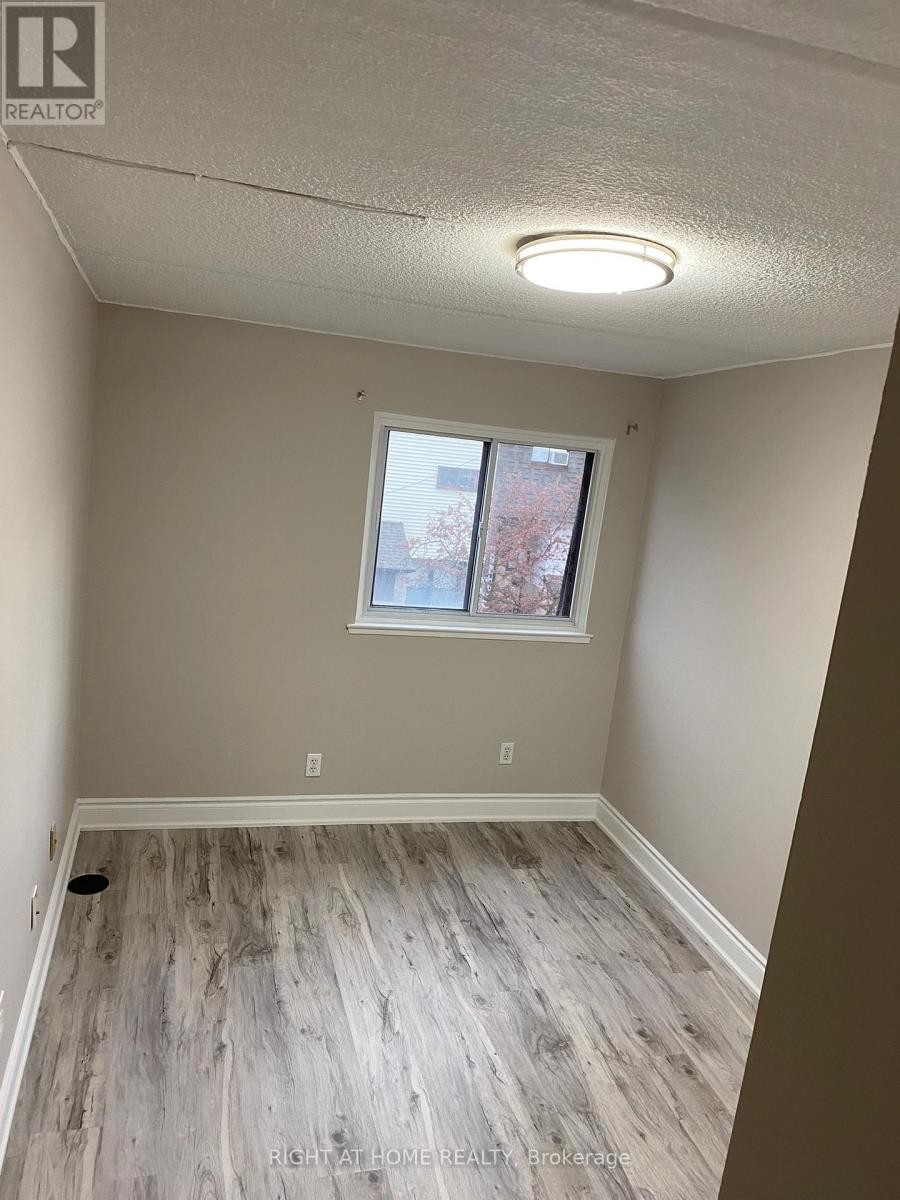 












4 - 180 MISSISSAUGA VALLEY BOULEVARD

,
Mississauga (Mississauga Valleys),




Ontario
L5A3M2


