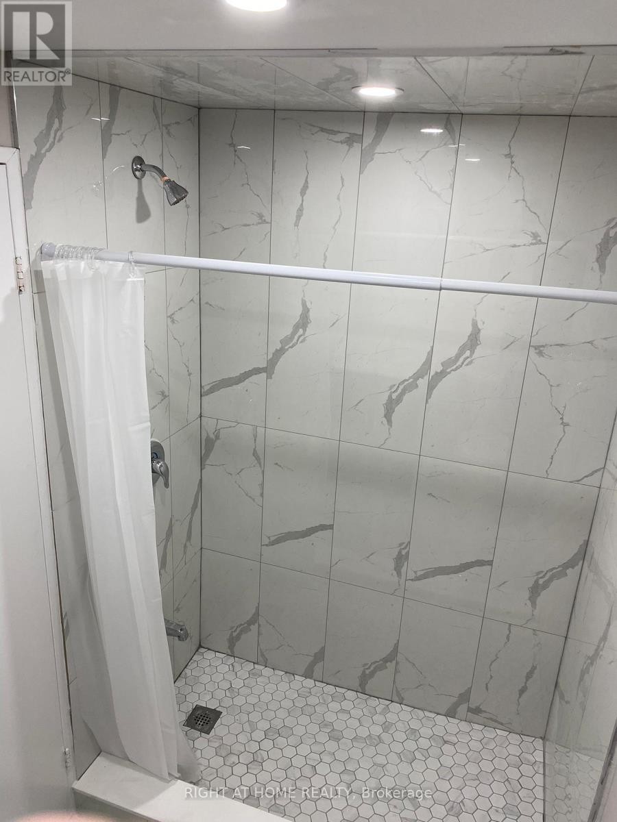 












4 - 180 MISSISSAUGA VALLEY BOULEVARD

,
Mississauga (Mississauga Valleys),




Ontario
L5A3M2

