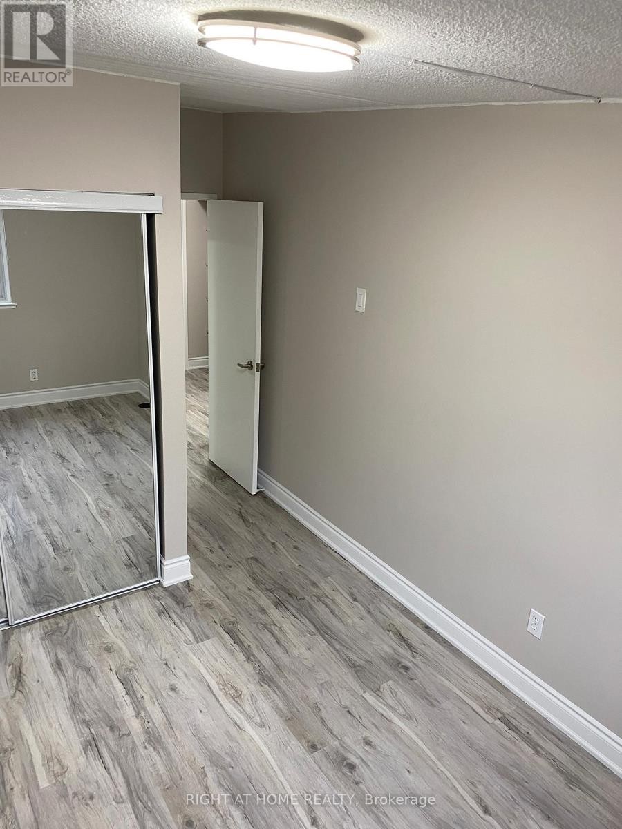 












4 - 180 MISSISSAUGA VALLEY BOULEVARD

,
Mississauga (Mississauga Valleys),




Ontario
L5A3M2


