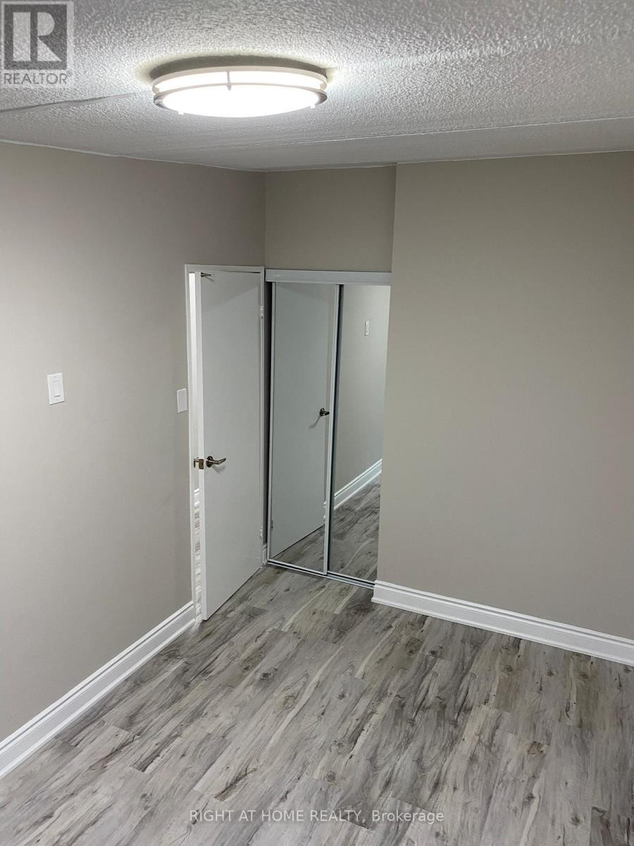 












4 - 180 MISSISSAUGA VALLEY BOULEVARD

,
Mississauga (Mississauga Valleys),




Ontario
L5A3M2

