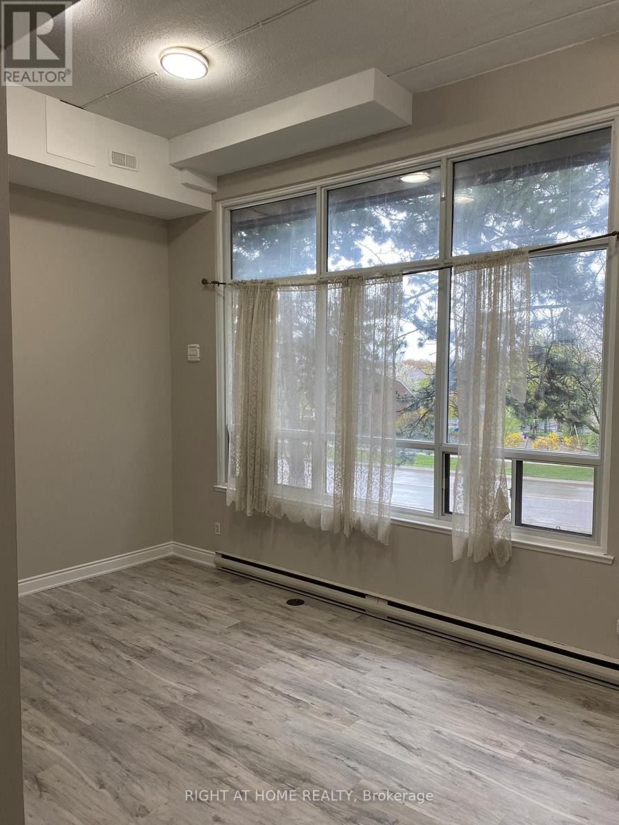 












4 - 180 MISSISSAUGA VALLEY BOULEVARD

,
Mississauga (Mississauga Valleys),




Ontario
L5A3M2

