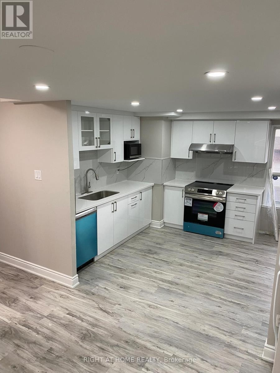 












4 - 180 MISSISSAUGA VALLEY BOULEVARD

,
Mississauga (Mississauga Valleys),




Ontario
L5A3M2

