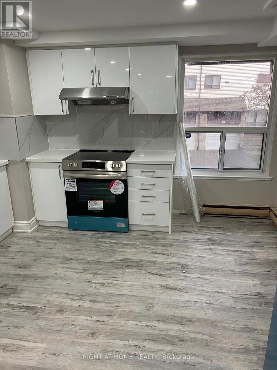 












4 - 180 MISSISSAUGA VALLEY BOULEVARD

,
Mississauga (Mississauga Valleys),




Ontario
L5A3M2


