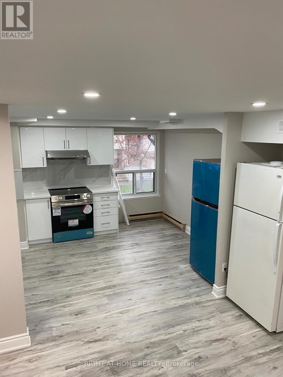 












4 - 180 MISSISSAUGA VALLEY BOULEVARD

,
Mississauga (Mississauga Valleys),




Ontario
L5A3M2


