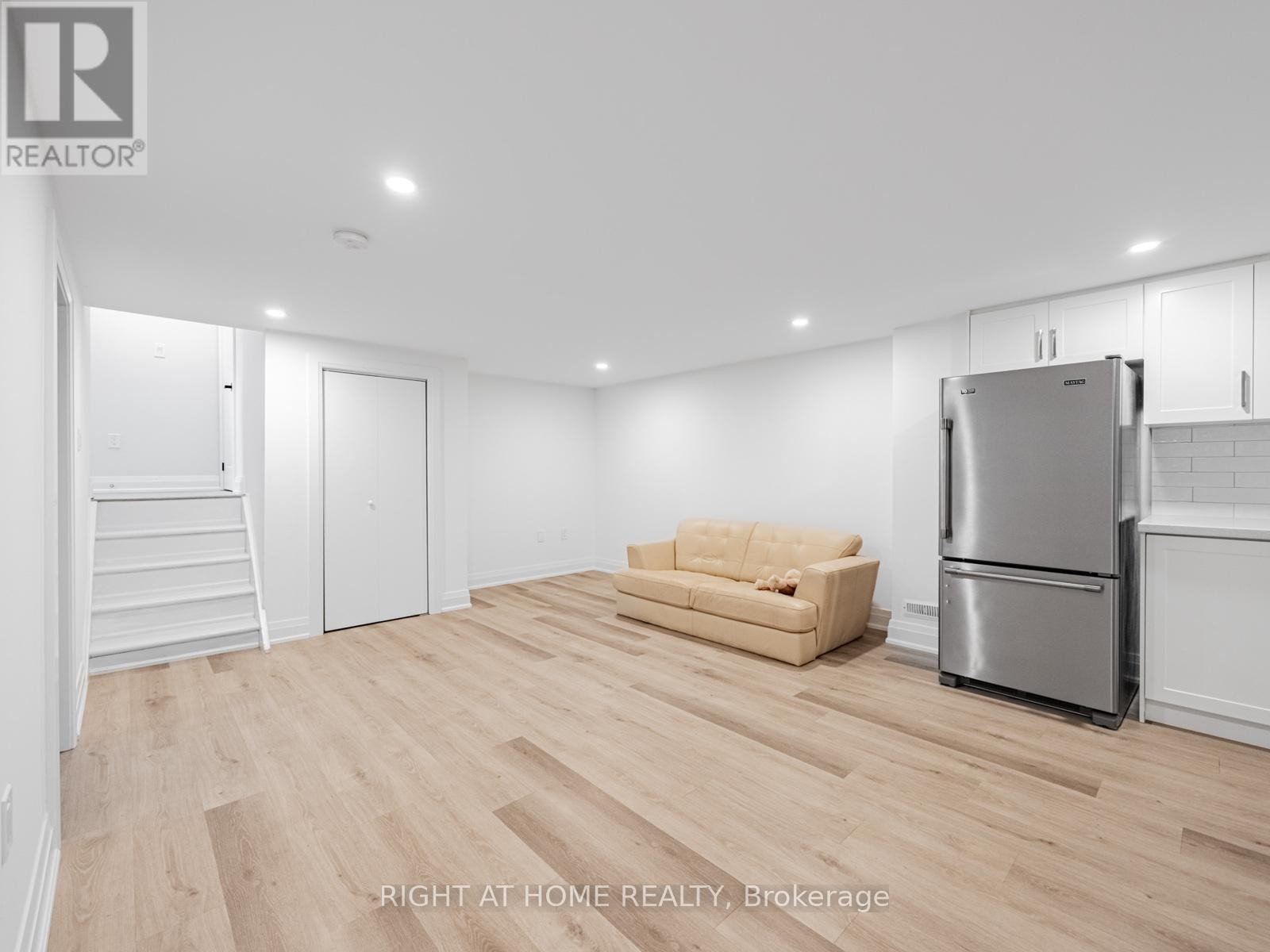 












883 FRANCIS ROAD

,
Burlington (LaSalle),




Ontario
L7T3Y3

