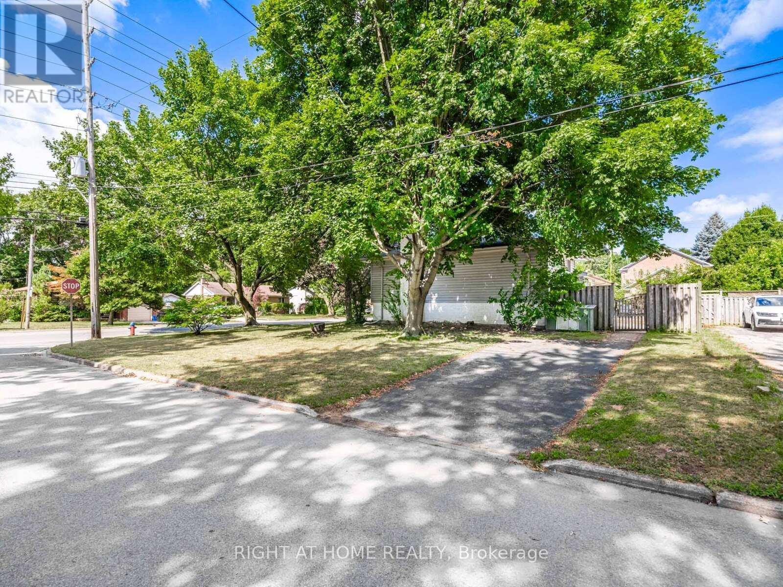 












883 FRANCIS ROAD

,
Burlington (LaSalle),




Ontario
L7T3Y3

