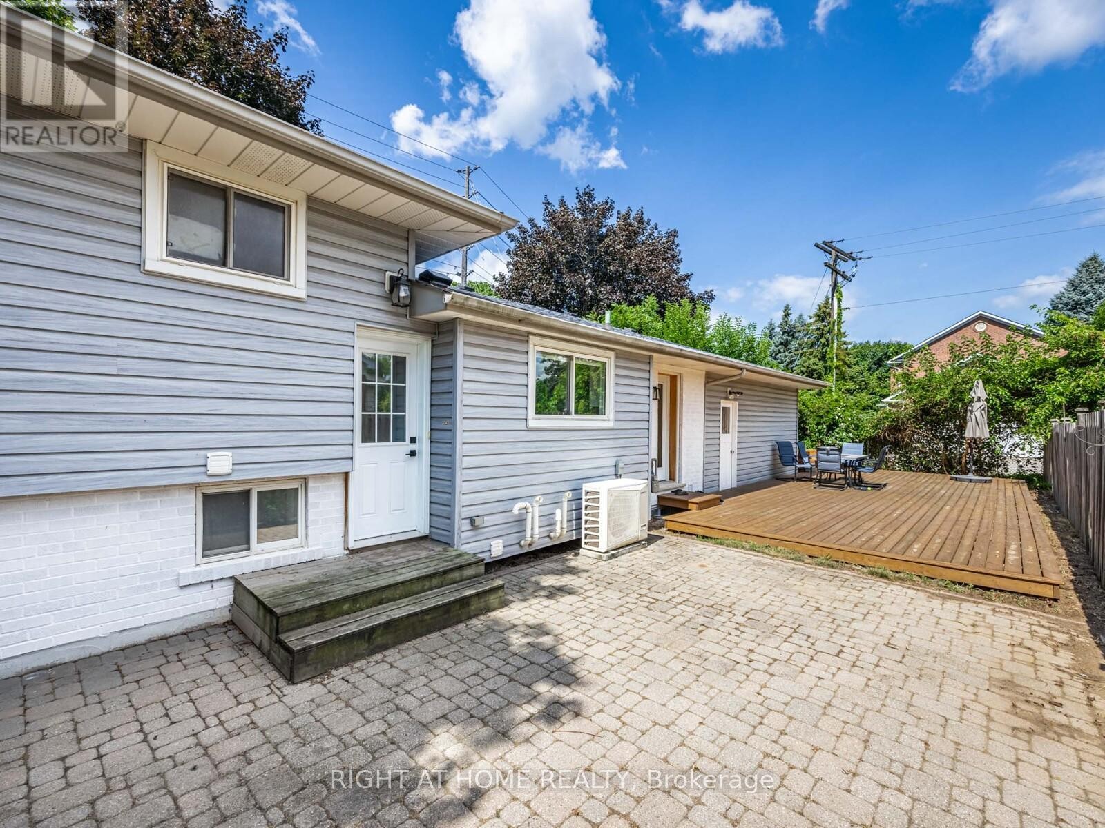 












883 FRANCIS ROAD

,
Burlington (LaSalle),




Ontario
L7T3Y3


