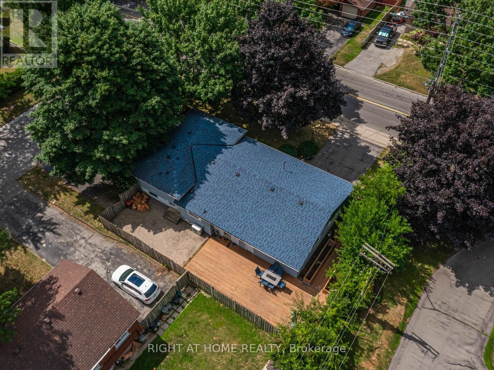 












883 FRANCIS ROAD

,
Burlington (LaSalle),




Ontario
L7T3Y3

