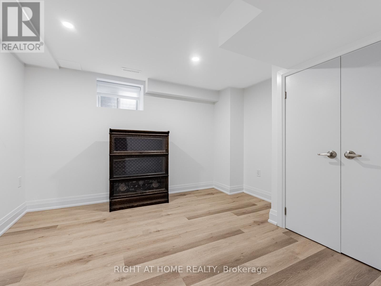 












883 FRANCIS ROAD

,
Burlington (LaSalle),




Ontario
L7T3Y3

