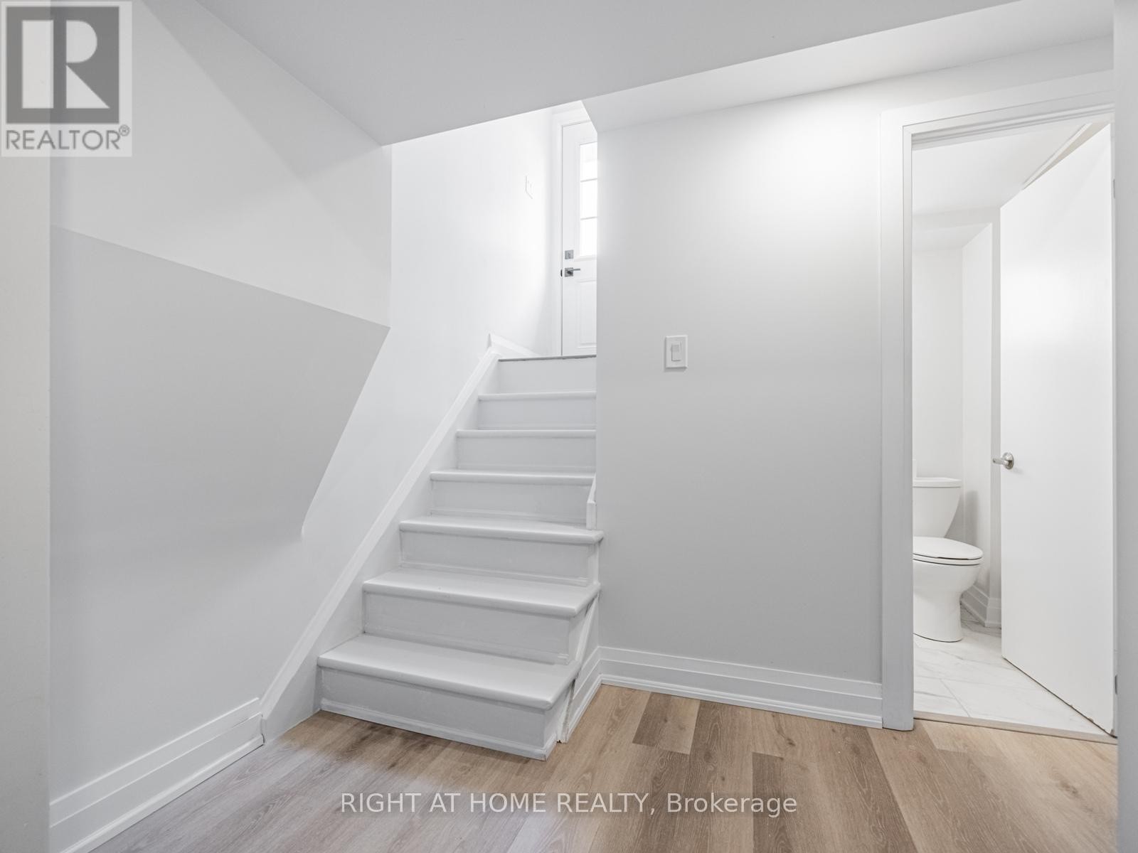 












883 FRANCIS ROAD

,
Burlington (LaSalle),




Ontario
L7T3Y3

