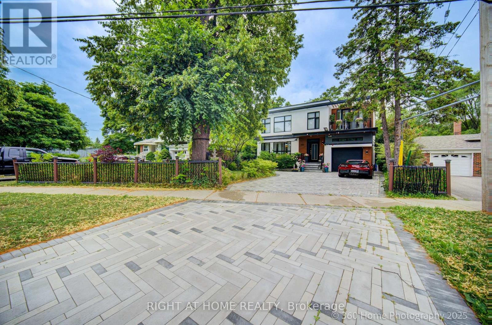 












238 RENFORTH DRIVE

,
Toronto (Markland Wood),




Ontario
M9C2K9

