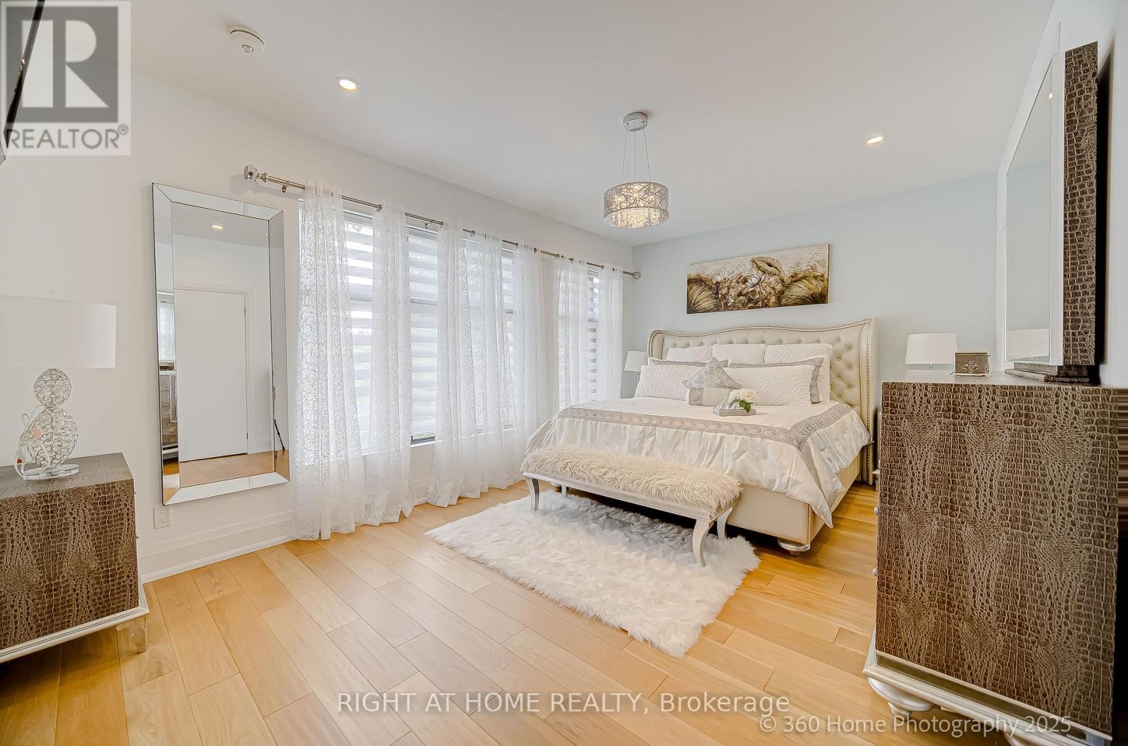 












238 RENFORTH DRIVE

,
Toronto (Markland Wood),




Ontario
M9C2K9

