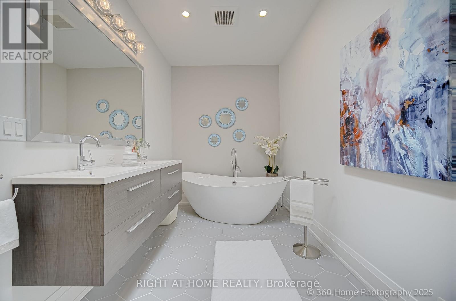 












238 RENFORTH DRIVE

,
Toronto (Markland Wood),




Ontario
M9C2K9

