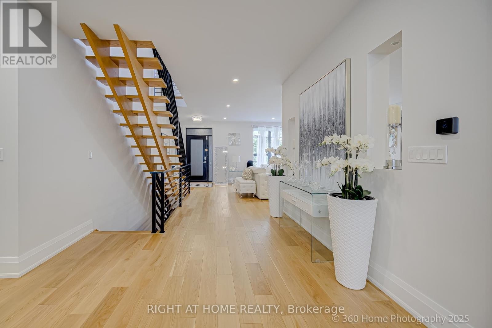 












238 RENFORTH DRIVE

,
Toronto (Markland Wood),




Ontario
M9C2K9

