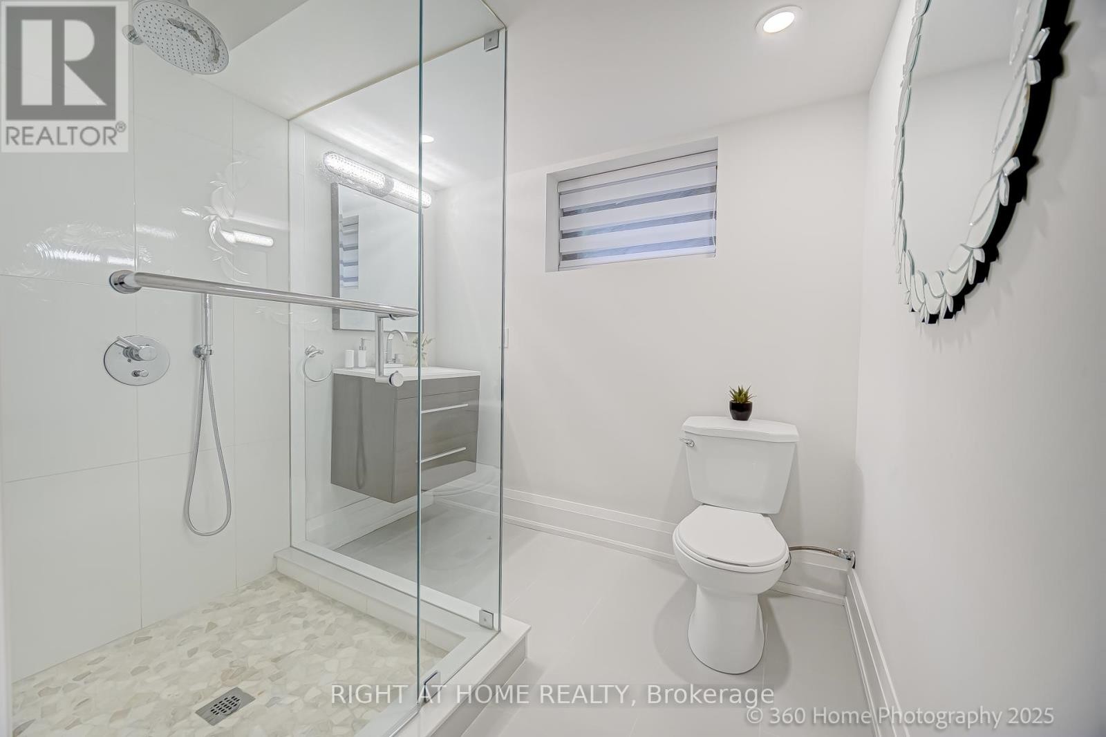 












238 RENFORTH DRIVE

,
Toronto (Markland Wood),




Ontario
M9C2K9

