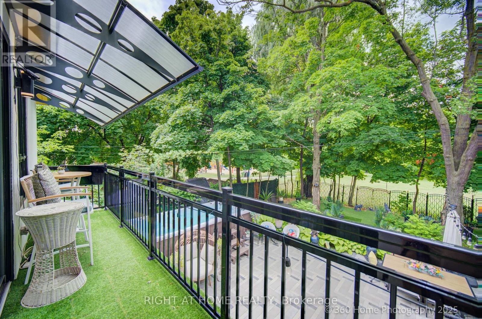 












238 RENFORTH DRIVE

,
Toronto (Markland Wood),




Ontario
M9C2K9

