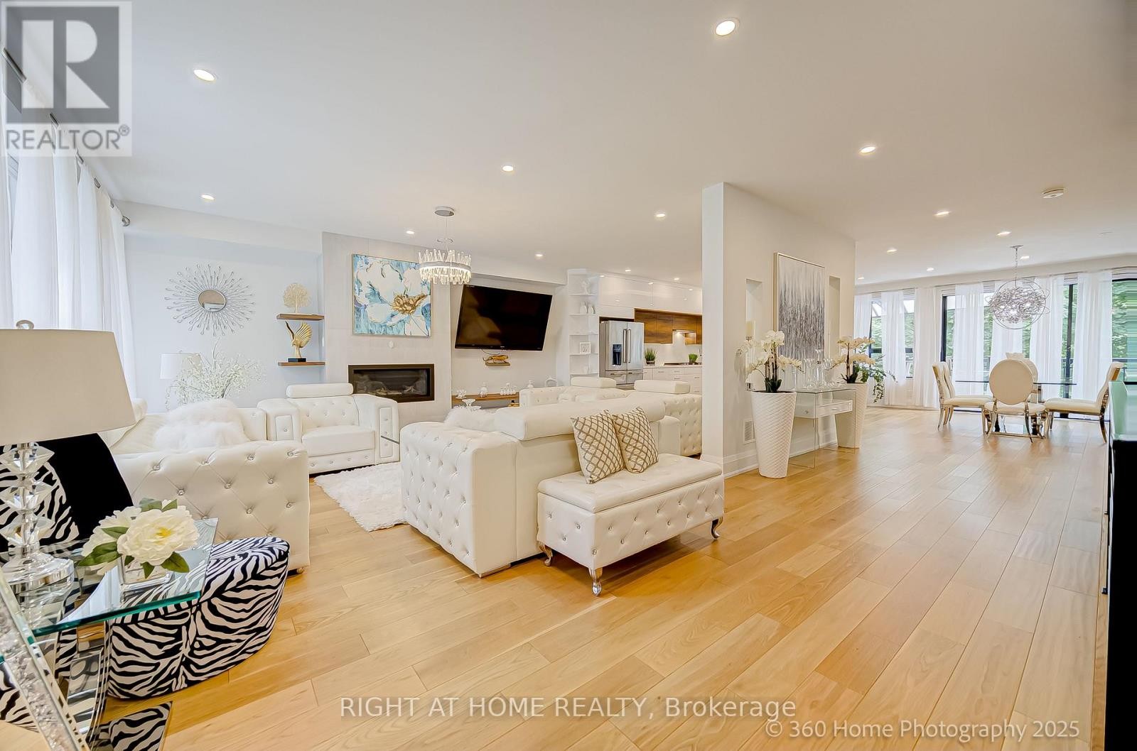 












238 RENFORTH DRIVE

,
Toronto (Markland Wood),




Ontario
M9C2K9

