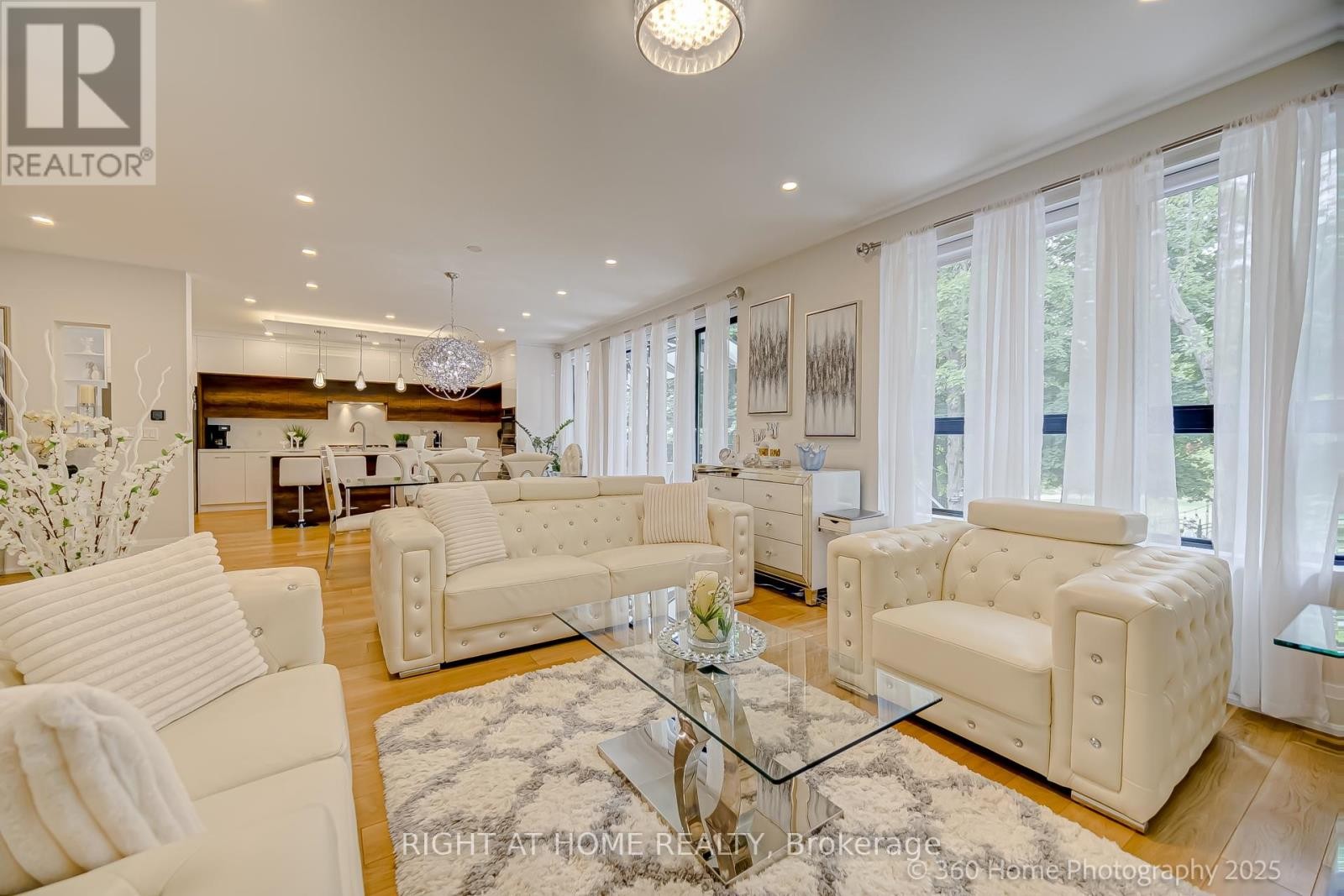 












238 RENFORTH DRIVE

,
Toronto (Markland Wood),




Ontario
M9C2K9

