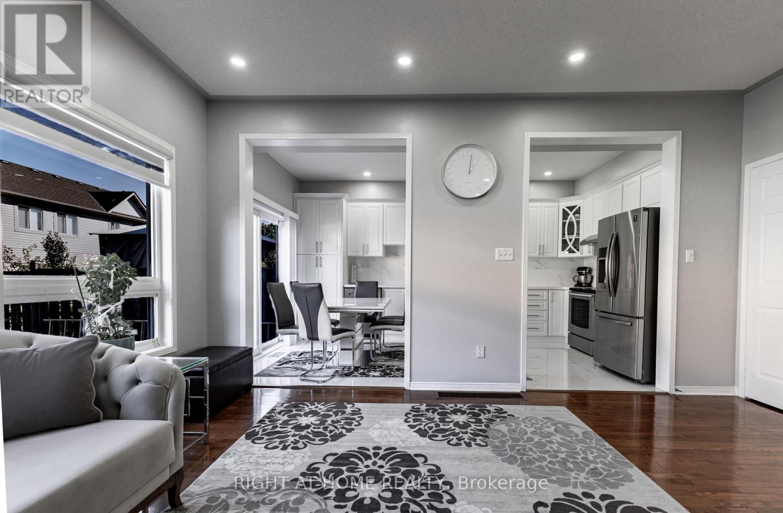 












1107 BONIN CRESCENT

,
Milton (CL Clarke),




Ontario
L9T0B2

