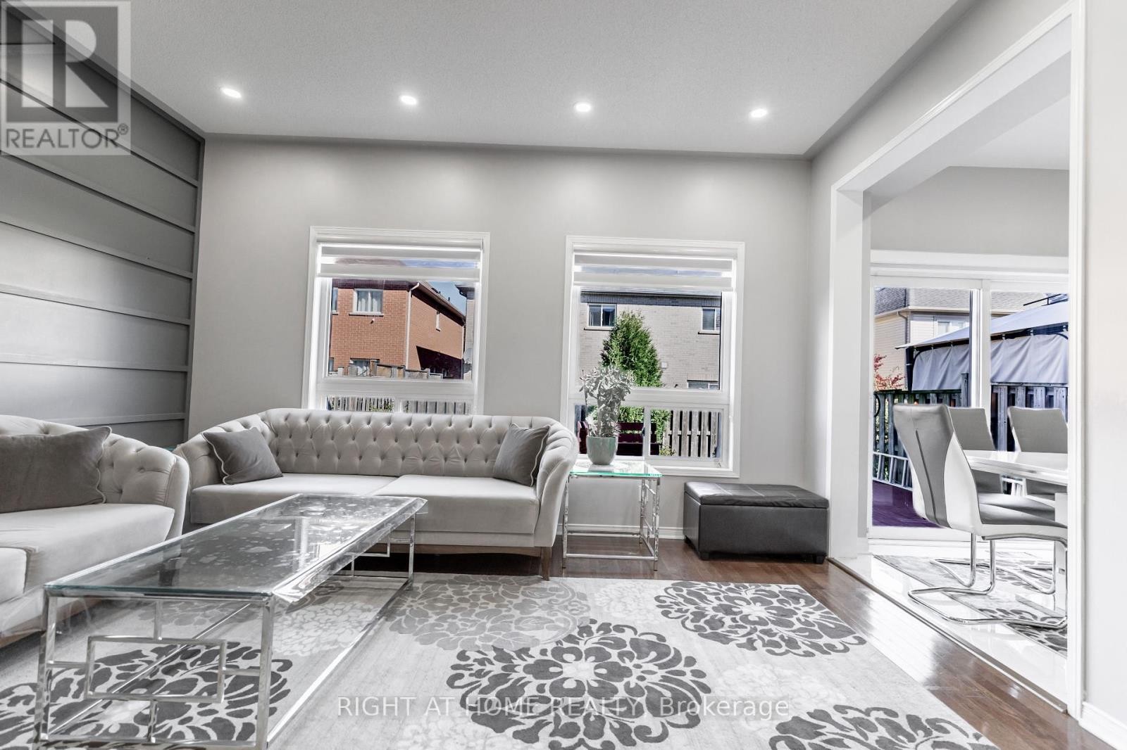 












1107 BONIN CRESCENT

,
Milton (CL Clarke),




Ontario
L9T0B2

