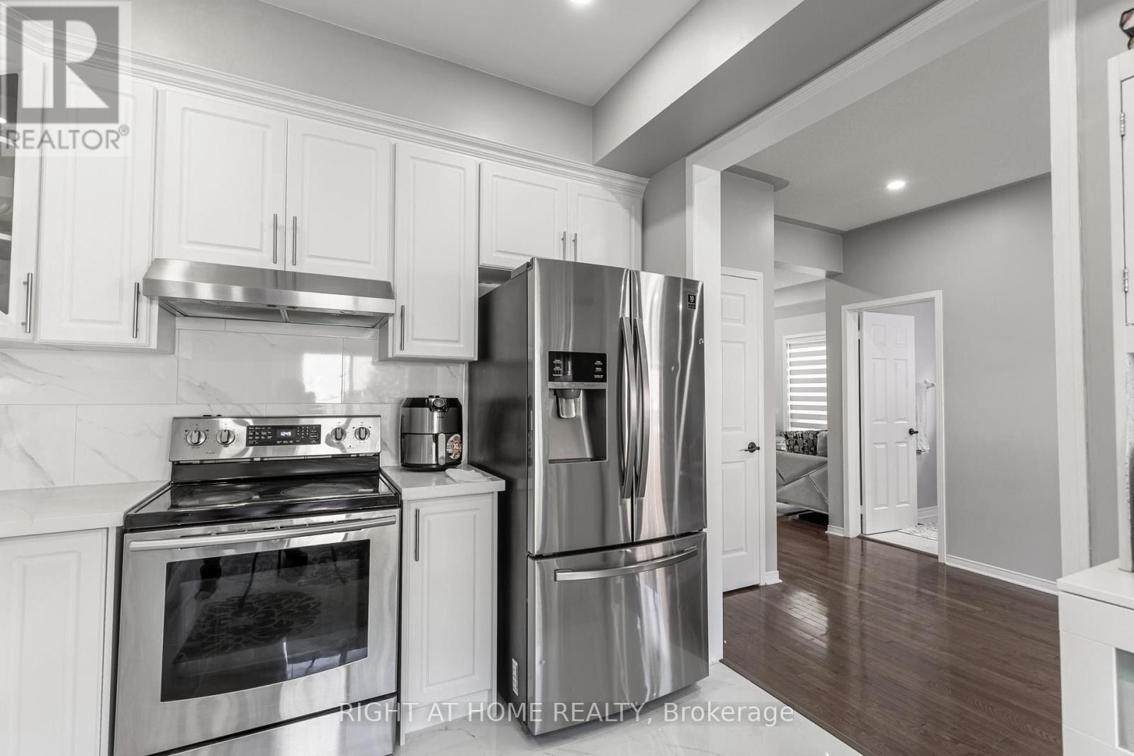 












1107 BONIN CRESCENT

,
Milton (CL Clarke),




Ontario
L9T0B2

