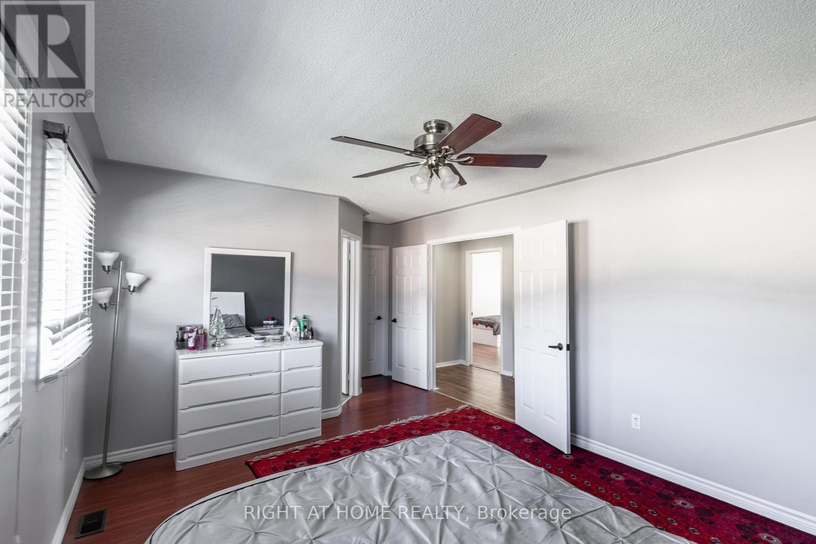 












1107 BONIN CRESCENT

,
Milton (CL Clarke),




Ontario
L9T0B2

