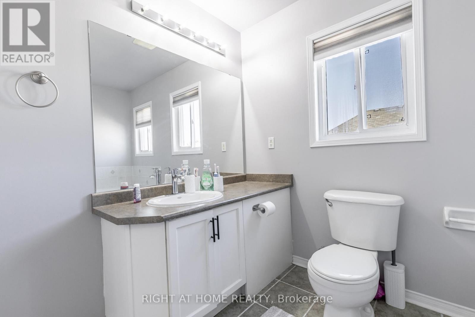 












1107 BONIN CRESCENT

,
Milton (CL Clarke),




Ontario
L9T0B2


