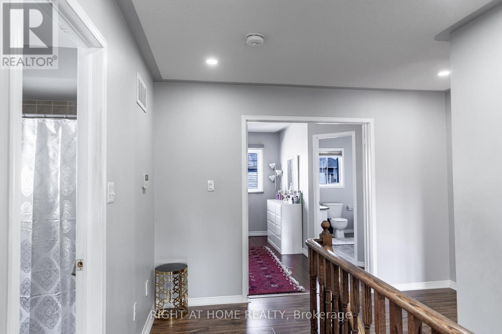 












1107 BONIN CRESCENT

,
Milton (CL Clarke),




Ontario
L9T0B2

