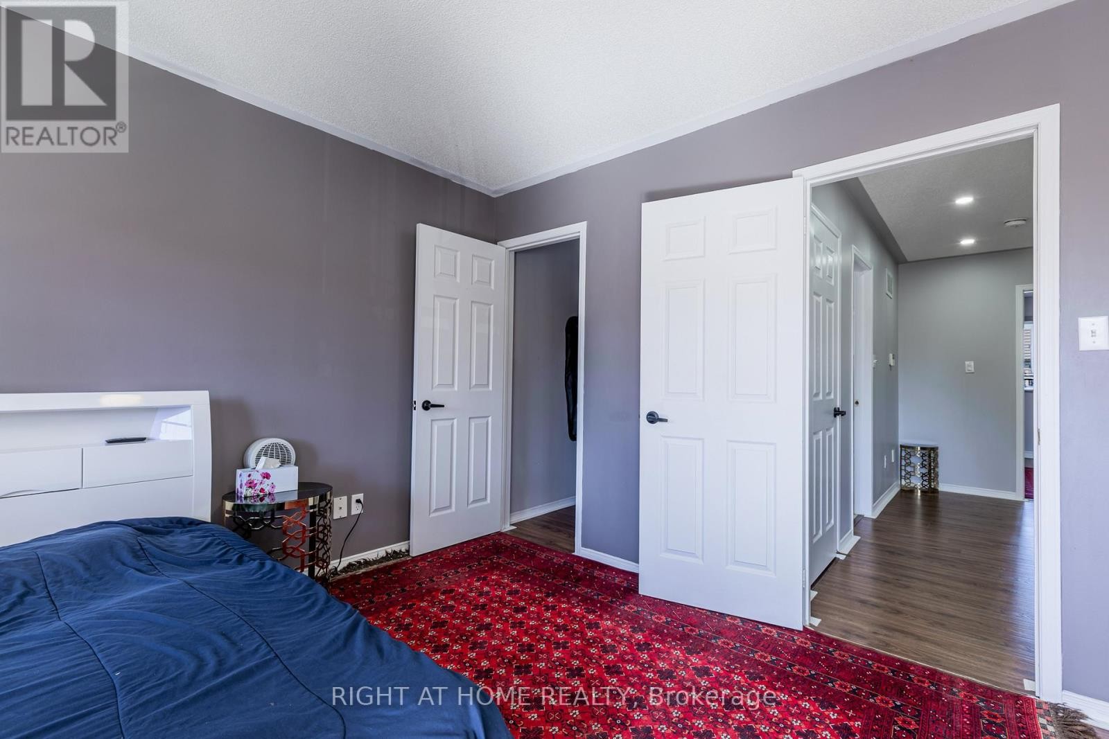 












1107 BONIN CRESCENT

,
Milton (CL Clarke),




Ontario
L9T0B2

