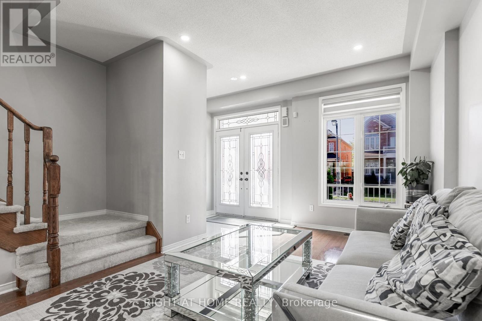 












1107 BONIN CRESCENT

,
Milton (CL Clarke),




Ontario
L9T0B2

