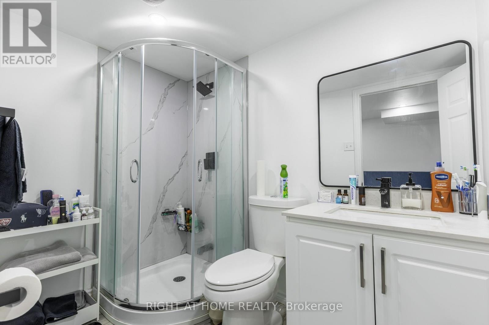












1107 BONIN CRESCENT

,
Milton (CL Clarke),




Ontario
L9T0B2


