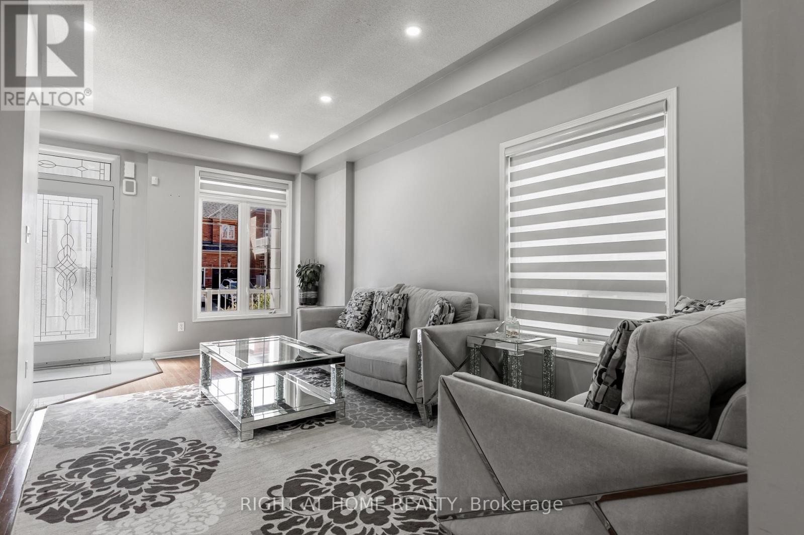 












1107 BONIN CRESCENT

,
Milton (CL Clarke),




Ontario
L9T0B2

