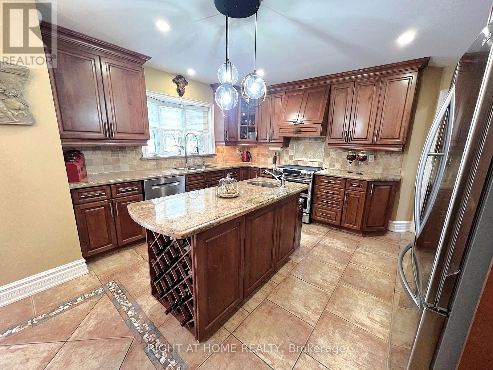 












13250 TENTH SIDE ROAD

,
Halton Hills (Rural Halton Hills),




Ontario
L7G4S5

