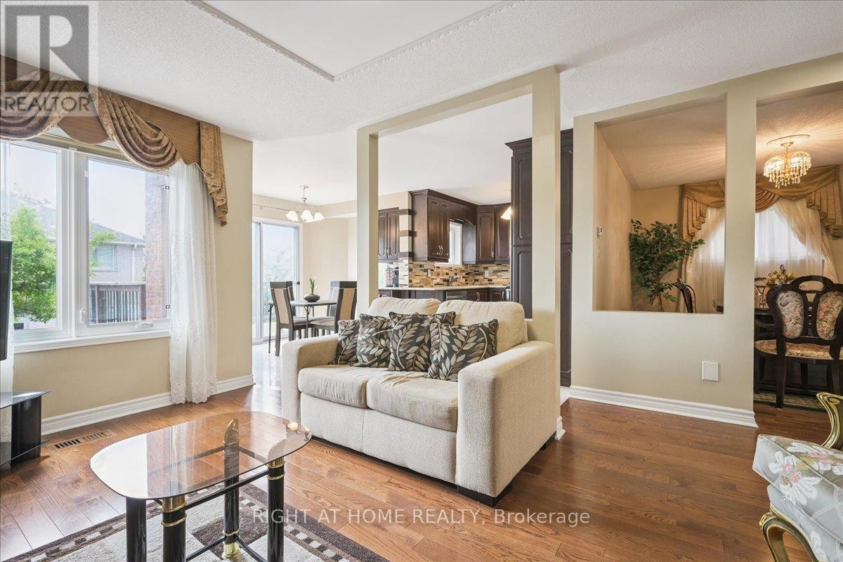 












5322 LISMIC BOULEVARD

,
Mississauga (East Credit),




Ontario
L5V1P5

