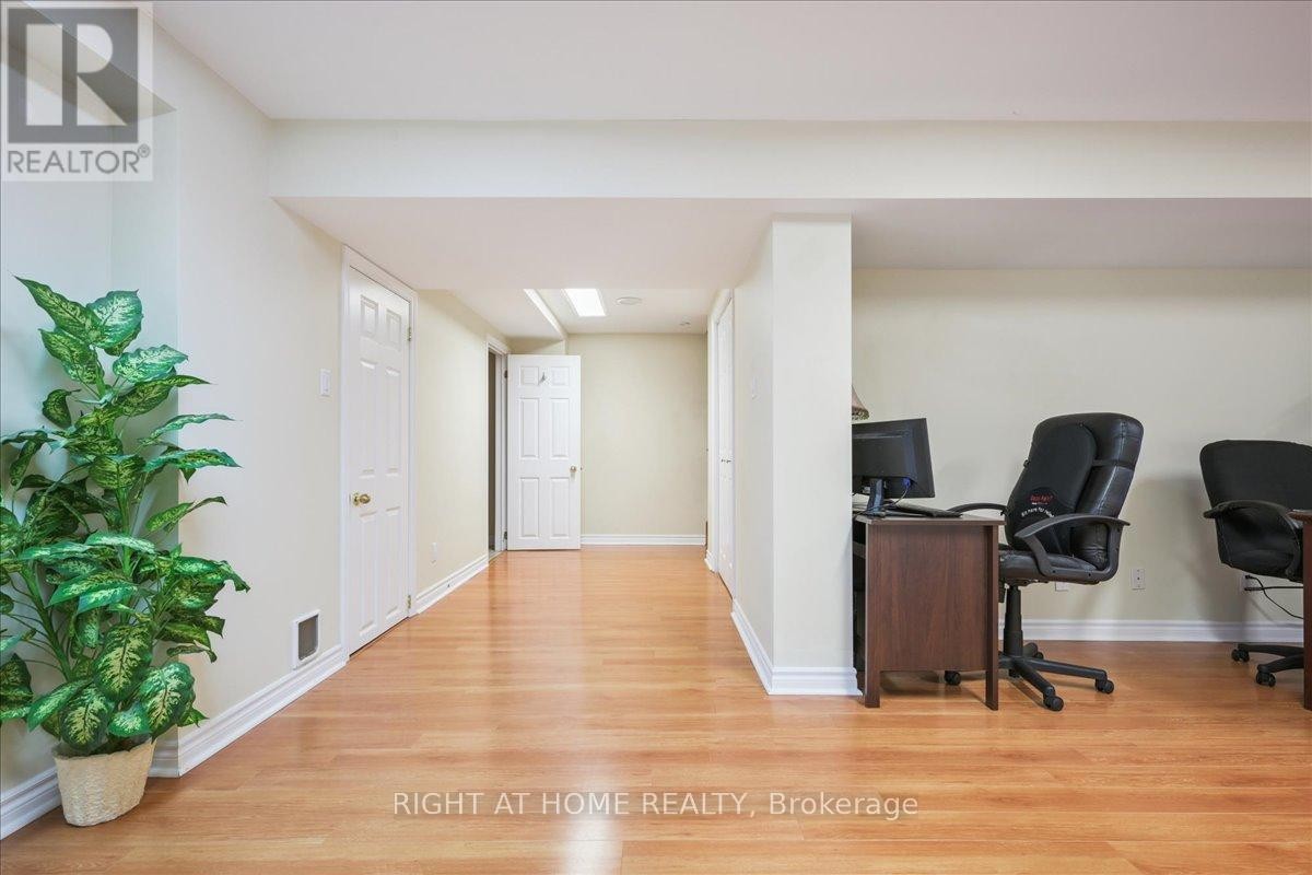 












5322 LISMIC BOULEVARD

,
Mississauga (East Credit),




Ontario
L5V1P5

