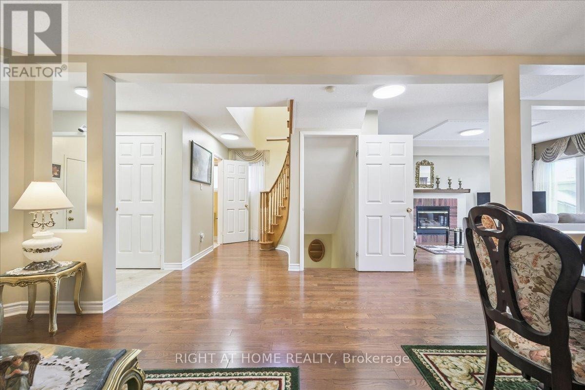 












5322 LISMIC BOULEVARD

,
Mississauga (East Credit),




Ontario
L5V1P5

