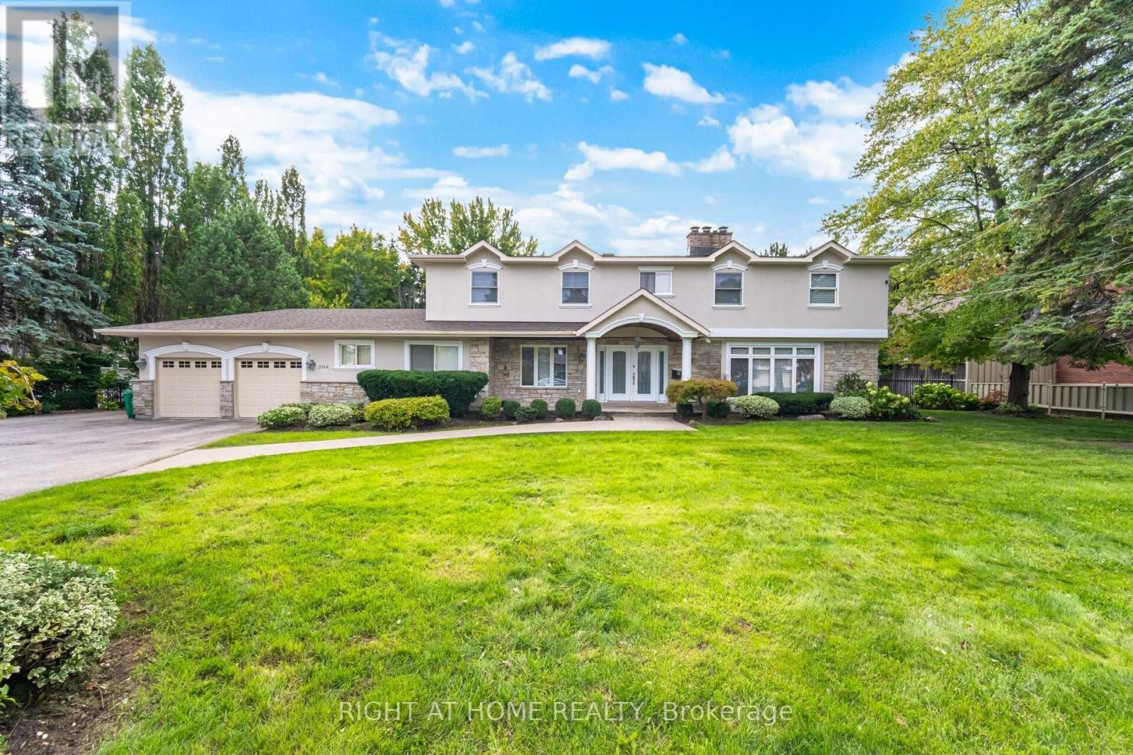 












2154 ONEIDA CRESCENT

,
Mississauga (Erindale),




Ontario
L5C1V6

